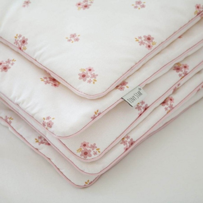 Tiny Star Quilt and Pillow Set Flowers